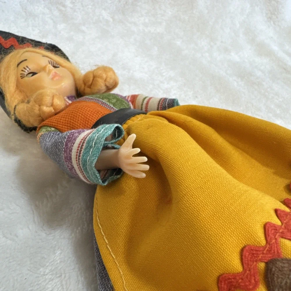 Vintage 8 inch Aron‎ Doll Pioneer Girl Souvenir Dutch Costume Dress Hat